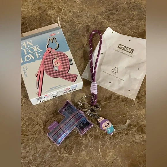 POP MART T Letter Labubu PIN FOR LOVE THE MONSTERS Letter Pendant Confirmed Box - Picture 2 of 14